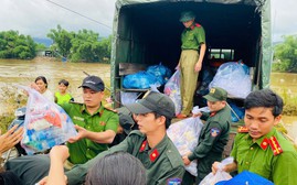 Thủ tướng: Không để người dân thiếu lương thực thực phẩm, kịp thời xử lý môi trường sau mưa lũ