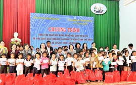 500 suất quà và học bổng dành tặng học sinh hiếu học Lâm Đồng