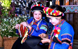 Tôn vinh nét đẹp trang phục, bản sắc văn hóa truyền thống các dân tộc vùng cao Bắc Hà