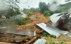 Đà Nẵng: Giải cứu 1 nạn nhân mắc kẹt do sạt lở đất nghiêm trọng, di dời nhiều hộ dân khỏi nơi nguy hiểm