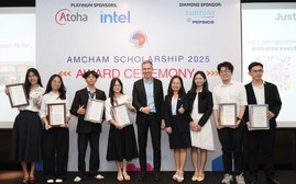 Hiệp hội Thương mại Mỹ tại Việt Nam trao là 900 triệu đồng học bổng cho các sinh viên xuất sắc