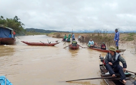 Lật thuyền đánh cá trên sông Lam, 1 người mất tích
