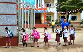 Miễn học phí nhưng vẫn "thu thêm": Đã đến lúc phải điều chỉnh Chương trình giáo dục phổ thông