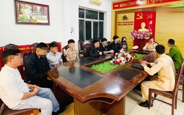 Công an triệu tập nhóm thanh thiếu niên "bốc đầu xe" livestream trên mạng