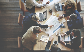 Zoom ra mắt công cụ AI miễn phí, trực tiếp đối đầu với Google và Microsoft