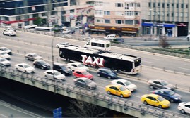 Sử dụng xe trên 8 chỗ để kinh doanh taxi là vi phạm