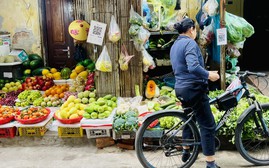 Ngõ chợ mua bán "niềm tin" trong lòng thành phố