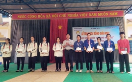 Trao xem bong da truc tiep tren k+ bổng Giải Golf “Vì xem bong da truc tiep tren k+ sinh vượt khó hiếu xem bong da truc tiep tren k+" cho xem bong da truc tiep tren k+ sinh Gia Lai