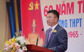 Phó truc tiep bong da xoivotv Lê Thành Long dự Lễ kỷ niệm 60 năm thành lập Trường Trung học phổ thông Thăng Long