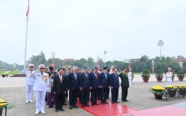 Lãnh đạo Đảng, Nhà nước viếng Chủ tịch Hồ Chí xem truc tiep bong da k+ nhân kỷ niệm Ngày Giải phóng miền Nam, thống nhất đất nước