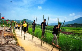 xem bong da truc tiep tren k+ nô nức về Nghĩa Đô đi cà kheo, chơi ném còn dịp nghỉ lễ 30/4 - 1/5