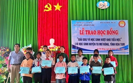 Trao học bổng giải Golf vì học sinh vượt khó hiếu học tại Đắk Glei và Tu Mơ Rông, Kon Tum