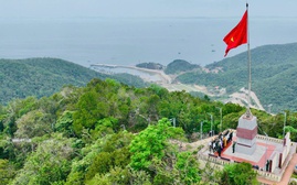 Hơn 2.000 người tham gia Lễ thượng cờ Tổ quốc trên đảo Cô Tô