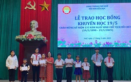 Thành phố Huế trao 100 suất học bổng khuyến học nhân ngày sinh Chủ tịch Hồ Chí Minh