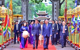 Tổng Bí thư Tô Lâm và Tổng thống Pháp Emmanuel Macron thăm Văn Miếu - Quốc Tử Giám