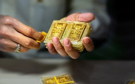Giá vàng xuống mức thấp nhất trong 1 tháng qua