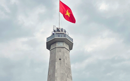 Trang trọng Lễ Thượng cờ tại Cột cờ A Pa Chải