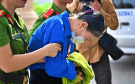 Cựu Bí thư Tỉnh uỷ Vĩnh Phúc Hoàng Thị Thúy Lan xin ngồi khi hầu toà vì bệnh tim và chứng ngừng thở