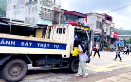 Lào Cai: Cảnh sát giao thông đưa 2 thí sinh kịp đến điểm thi vào lớp 10 đúng giờ, an toàn