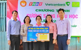 Đồng Tháp trao học bổng Gương sáng hiếu học cho 2 sinh viên vượt khó