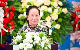 Giáo sư, Tiến sĩ Nguyễn Thị Doan chúc mừng Đại học CMC