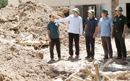 Câu chuyện "rũ bùn" tại trường miền núi Nghệ An bị lũ dữ cô lập trước thềm năm học mới