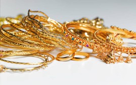 Giá vàng neo đỉnh lịch sử, dự báo tiếp tục tăng khi FED chuẩn bị hạ lãi suất