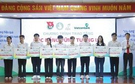 715 học sinh, sinh viên hoàn cảnh khó khăn được nhận học bổng "Vững tương lai" năm học 2024-2025