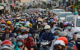 Cấm xe máy xăng có đi trước năng lực hạ tầng?