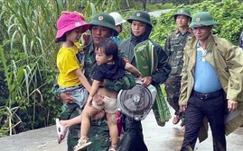 Thủ tướng: Huy động mọi lực lượng, phương tiện, nguồn lực triển khai quyết liệt ứng phó bão số 10