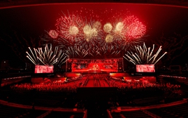 Đại nhạc hội kết hợp pháo hoa hoành tráng chưa từng có mừng thành công Đại hội Đảng lần thứ XIV