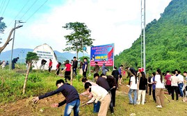 "Ngày chủ nhật xanh” tri ân người hiến đất mở đường ở Tân Lĩnh, Lào Cai
