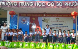 Hội Khuyến học Gia Lai kết nối trao 300 suất quà Tết cho học sinh vùng lũ