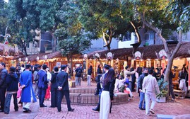 Miễn phí gửi xe ô tô cho du khách đến Văn Miếu - Quốc Tử Giám dịp Tết Nguyên đán