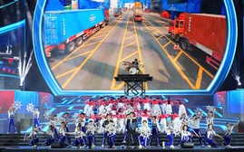 Hàng nghìn người đón Tết với chương trình nghệ thuật "Hải Phòng chào Xuân Bính Ngọ"