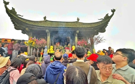 Quảng Ninh nâng mức đóng bảo hiểm miễn phí cho du khách tham quan Yên Tử