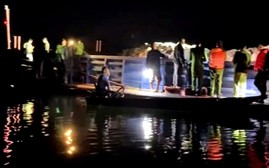 Chìm tàu chở khách trên hồ Thác Bà, làm 6 người mất tích