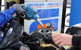 Giá xăng tăng, trên 20.000 đồng/lít