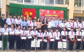 Hội Khuyến học tỉnh Lâm Đồng phối hợp trao tặng 250 suất học bổng tại 21 xã, phương
