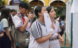 Chồng chéo các kỳ thi: Bộ Giáo dục và Đào tạo nên giao kỳ thi tốt nghiệp về địa phương