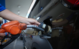 Thị trường thế giới hạ nhiệt, chi quỹ bình ổn, vì sao giá xăng dầu trong nước vẫn tăng?