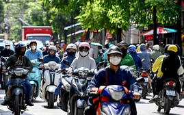 Vui mừng khi giá xăng dầu giảm