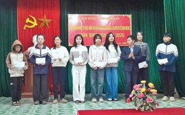 Xuân Khuyến học xã A Sào: Vinh danh người trẻ - Mừng thọ người già