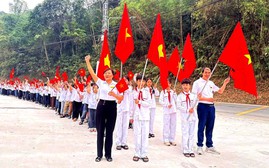 Học sinh Lào Cai tích cực cổ động ngày bầu cử