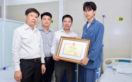 Bộ Giáo dục và Đào tạo tặng Bằng khen cho nam sinh dũng cảm cứu người trong vụ cháy ở Lĩnh Nam
