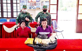 Bắt giữ 2 đối tượng vận chuyển gần 3 kg ma túy đá tại khu vực biên giới tỉnh Lào Cai