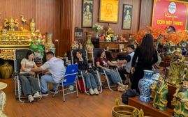 "Xuân hồng trên quê gốm" - hành động nhân văn từ làng gốm Bát Tràng