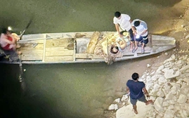 Người đàn ông dũng cảm lao mình xuống sông Lam cứu 2 mẹ con nhảy cầu