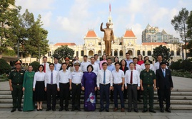 Khai mạc Triển lãm ảnh “Việt Nam - Một dải non sông” và “Thành phố Hồ Chí Minh vang mãi khúc khải hoàn”