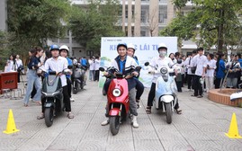Sở Giáo dục và Đào tạo Hà Nội khuyến khích học sinh, giáo viên chuyển đổi sang phương tiện giao thông điện